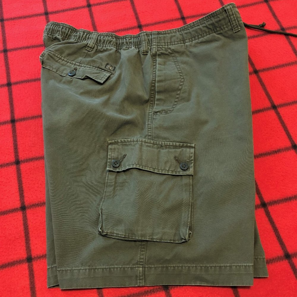 Van Heusen Men's 44 Back Stretch Cargo Shorts